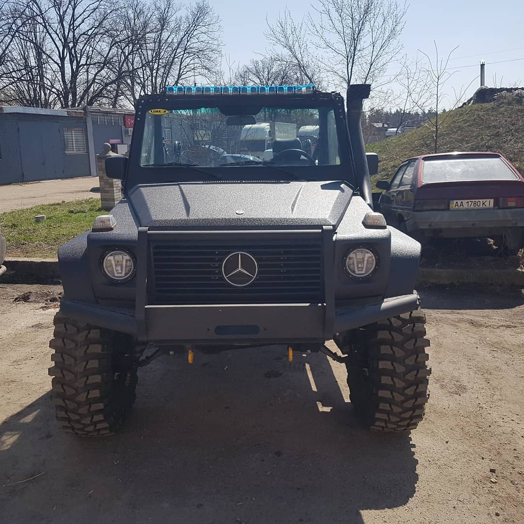 Подготовка внедорожника Mercedes-Benz G к офф-роуд соревнованиям, окраска в Line-X