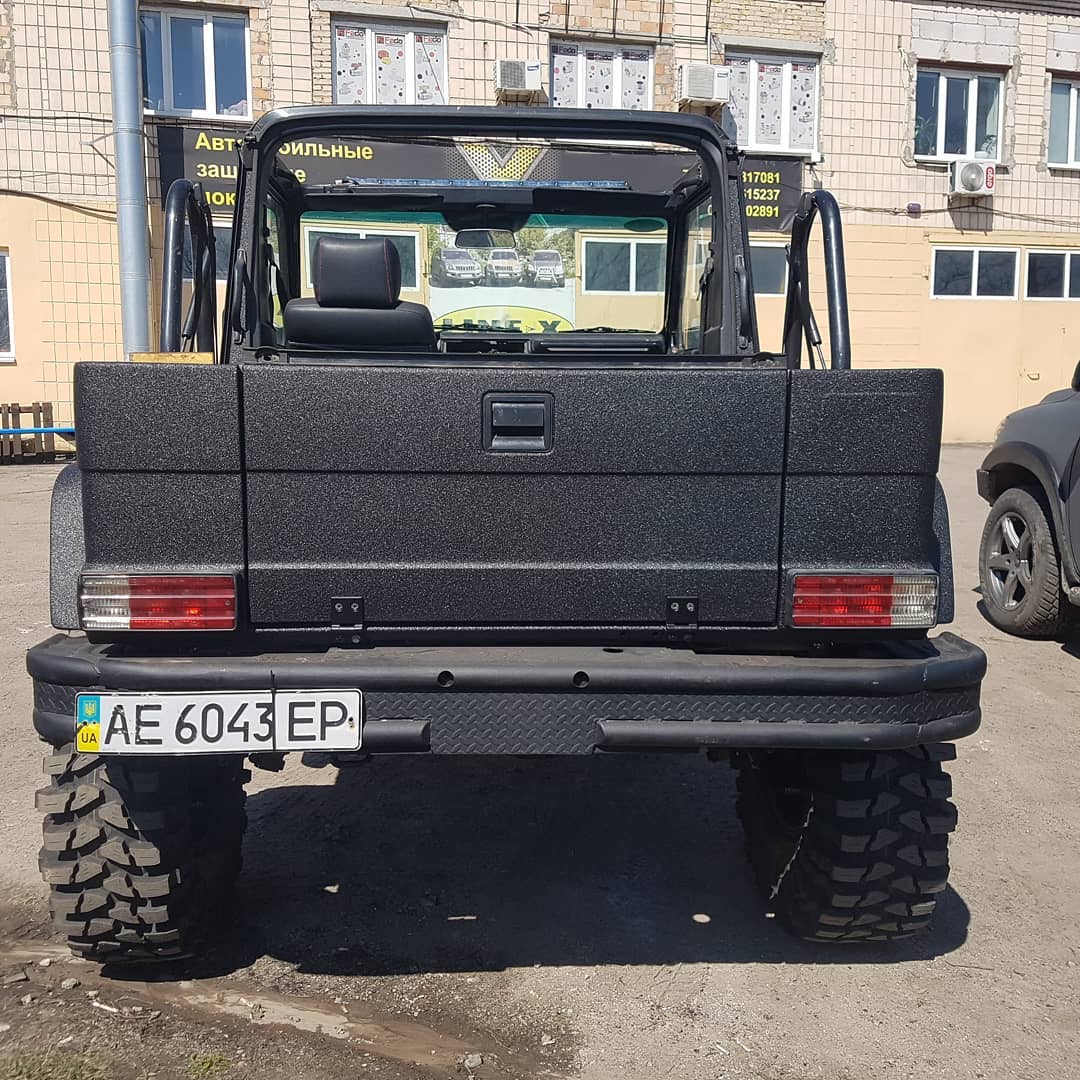 Подготовка внедорожника Mercedes-Benz G к офф-роуд соревнованиям, окраска в Line-X