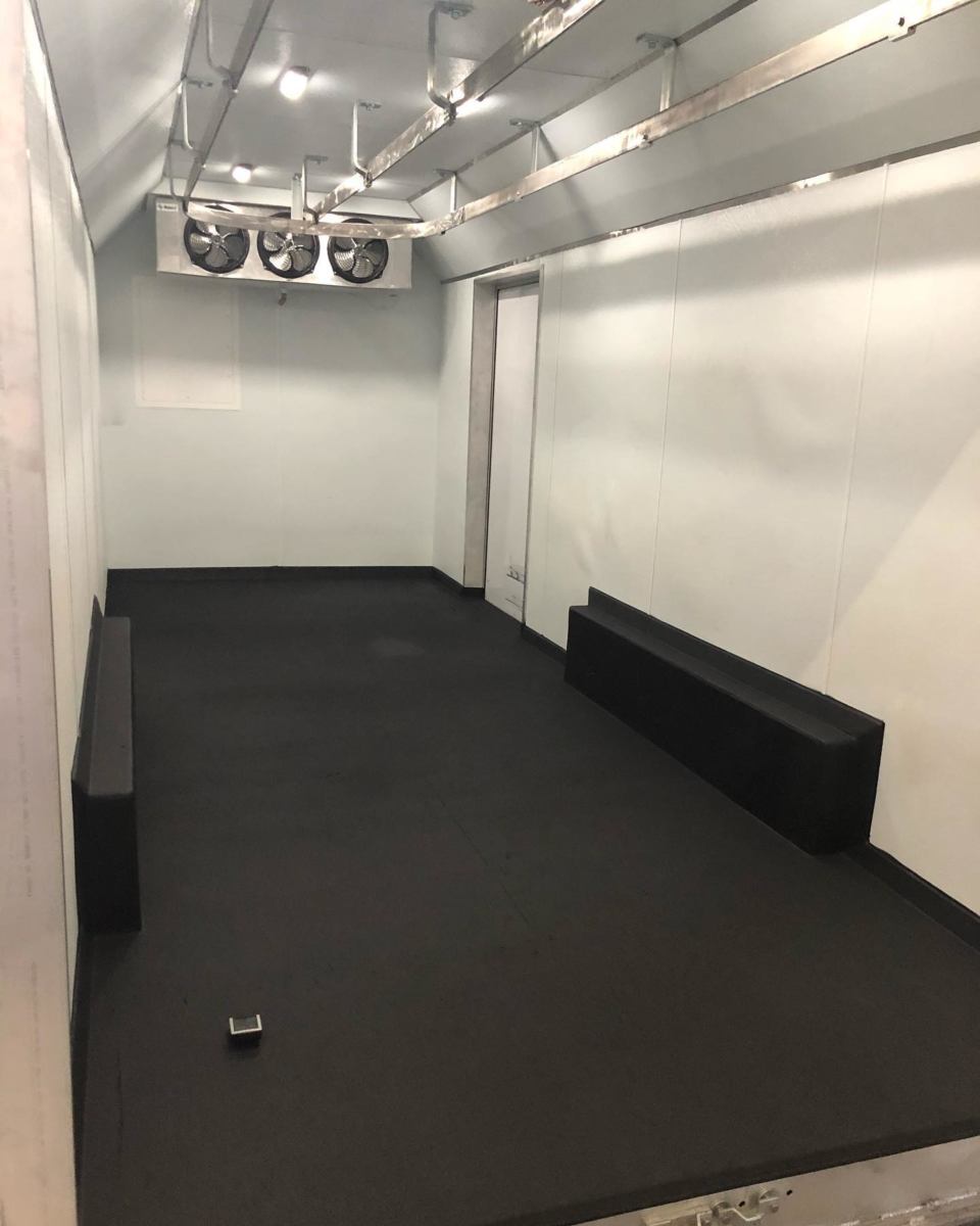 Был в фургоне пол фанерный, а стал полимерный