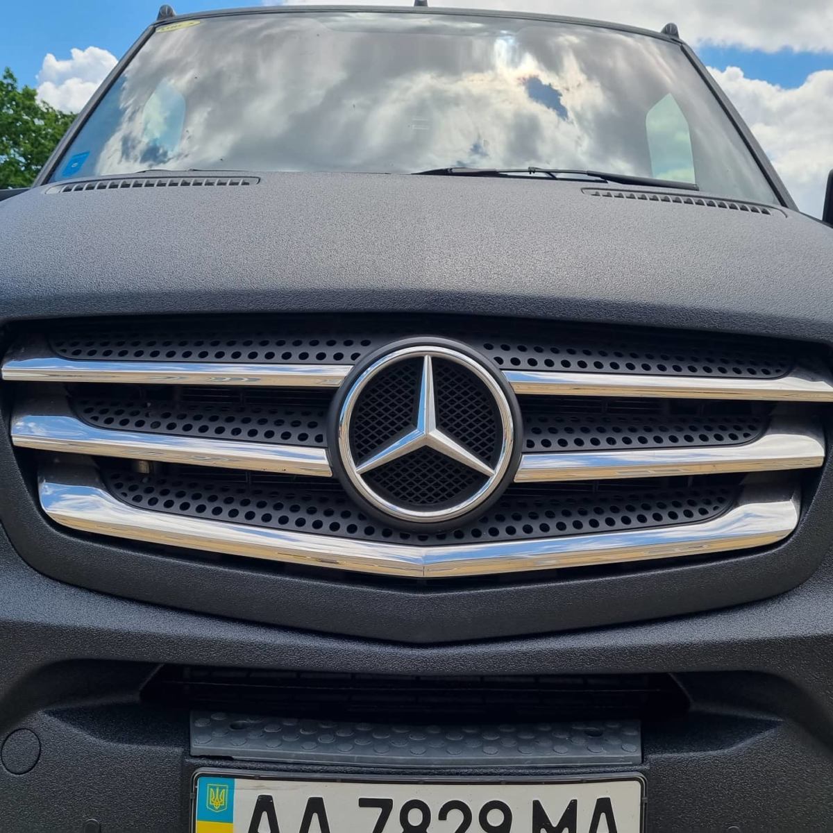 Защита кузова Mercedes Sprinter от механических повреждений и коррозии покрытием Line-X