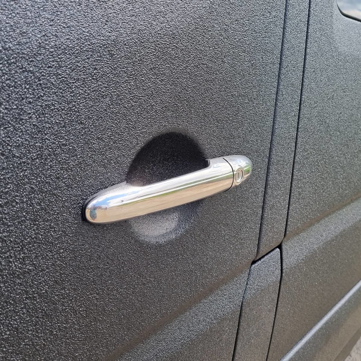 Защита кузова Mercedes Sprinter от механических повреждений и коррозии покрытием Line-X