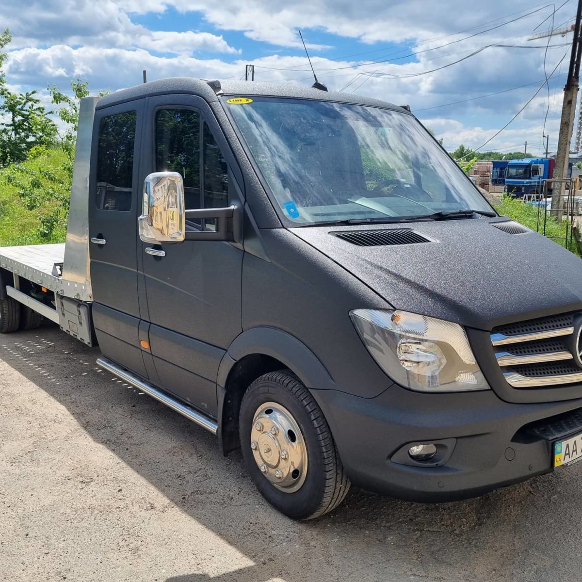 Защита кузова Mercedes Sprinter от механических повреждений и коррозии покрытием Line-X