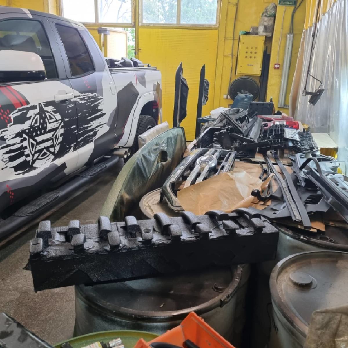 Окраска трех пикапов защитным покрытием Line-X для охотхозяйства