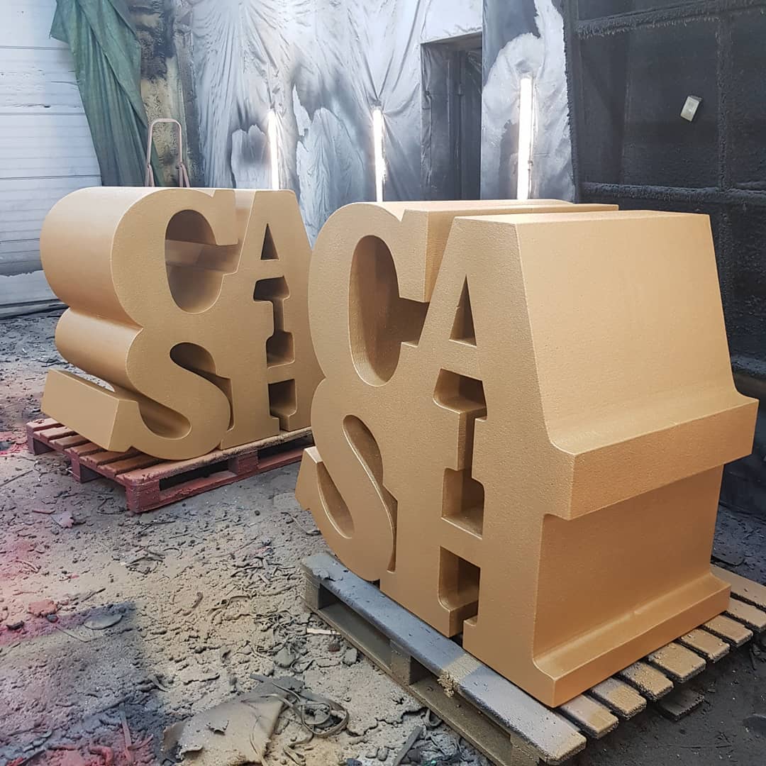 Защита рекламных конструкций из пенопласта покрытием Line-X