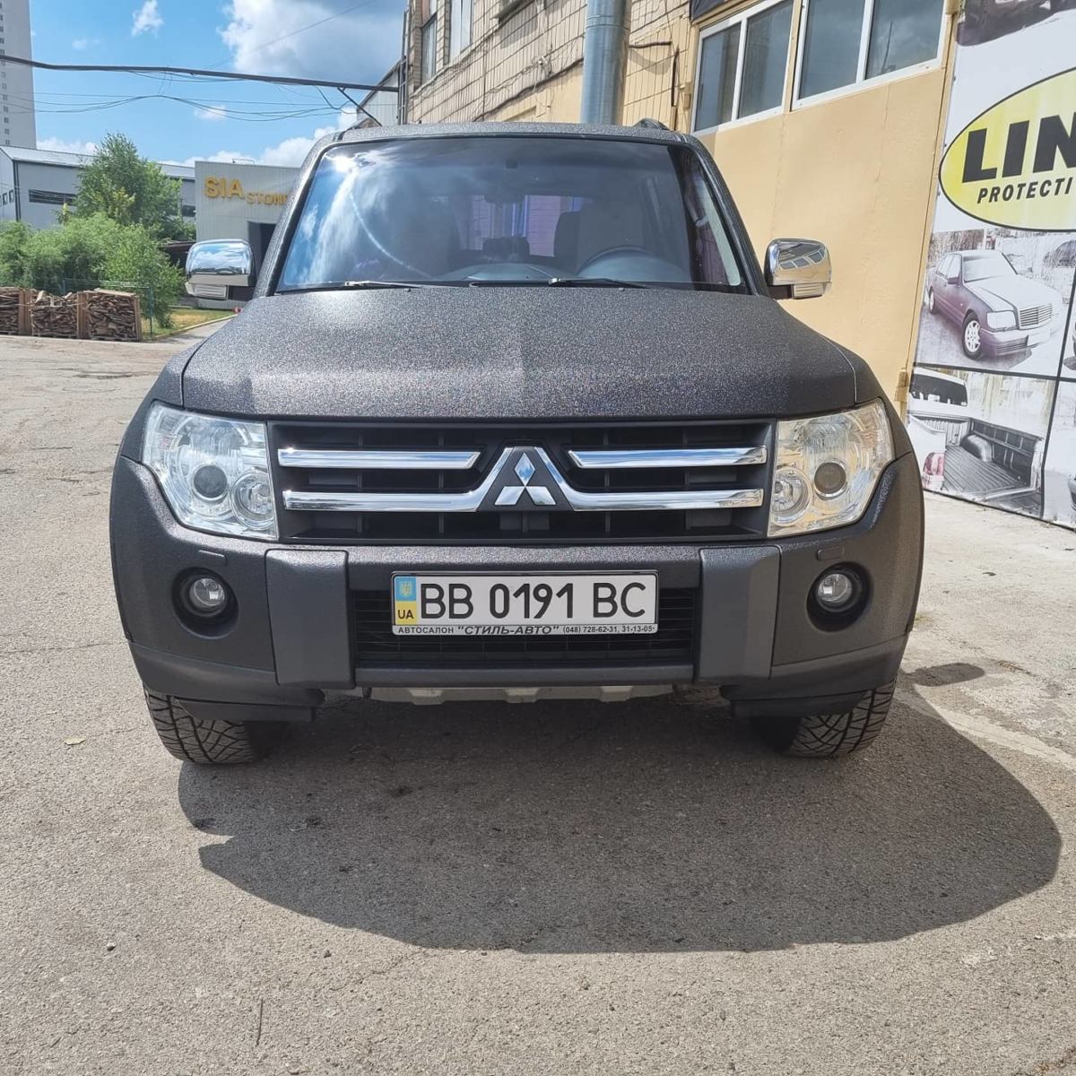 Защита кузова Mitsubishi Pajero Wagon от повреждений и ржавчины полимерным покрытием Line-X