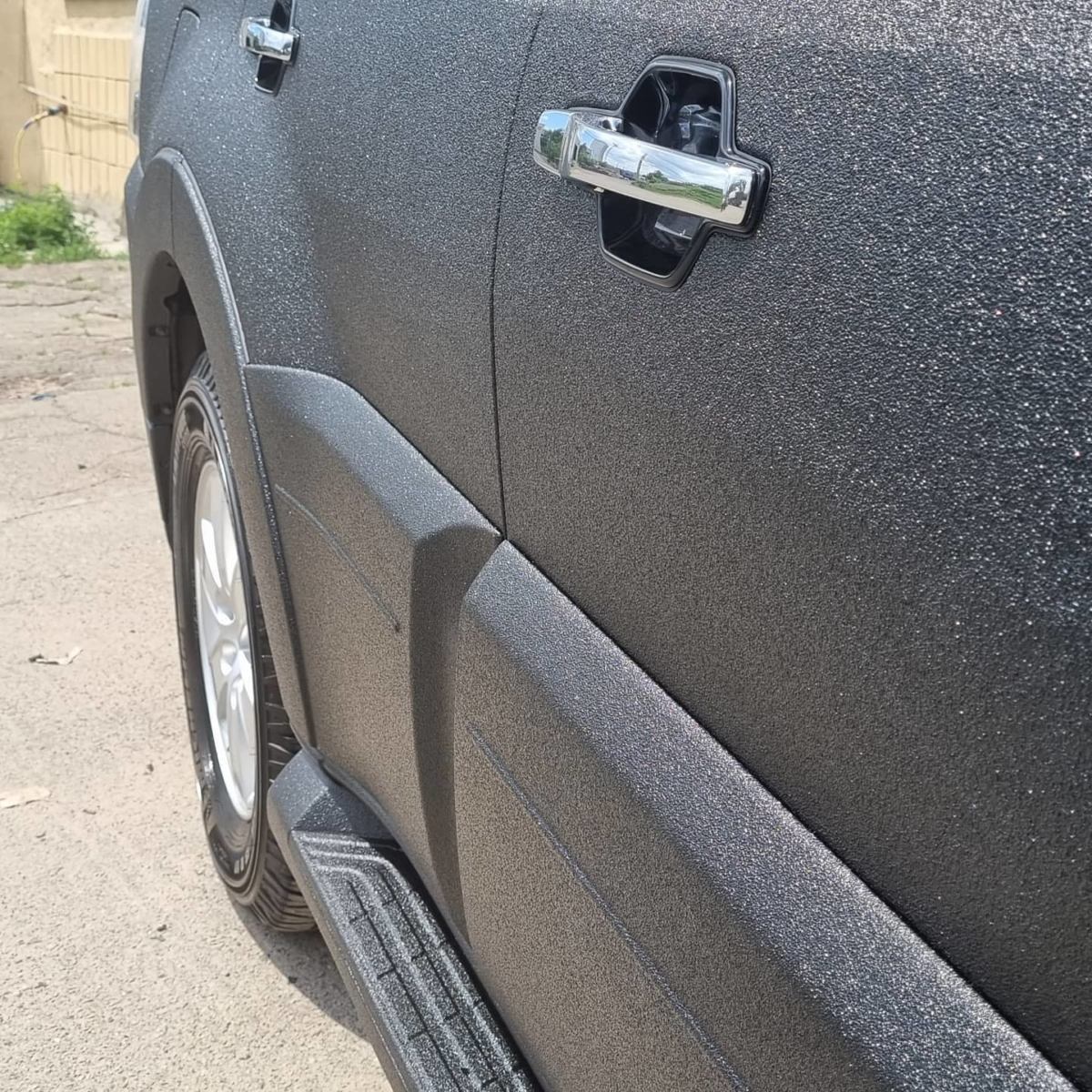 Защита кузова Mitsubishi Pajero Wagon от повреждений и ржавчины полимерным покрытием Line-X