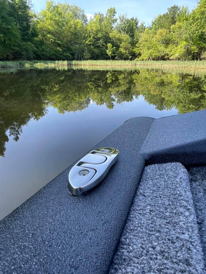 Защита моторной лодки покрытием Line-X, гидроизоляция, антискользящее покрытие