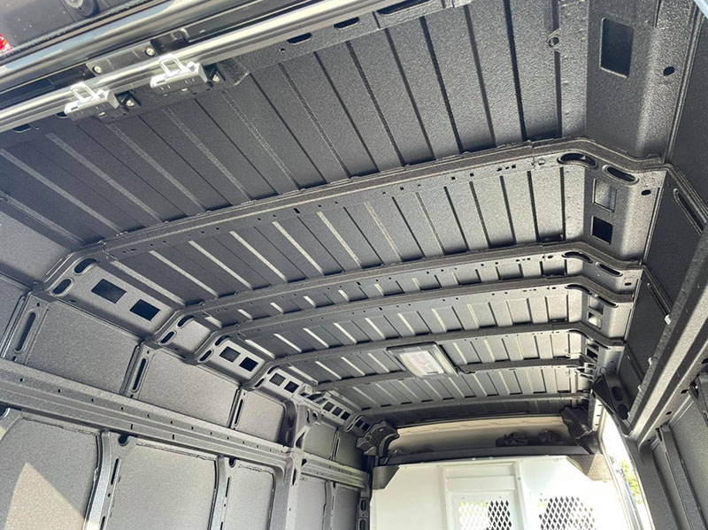 Надежная защита грузового отсека фургона? Line-X!