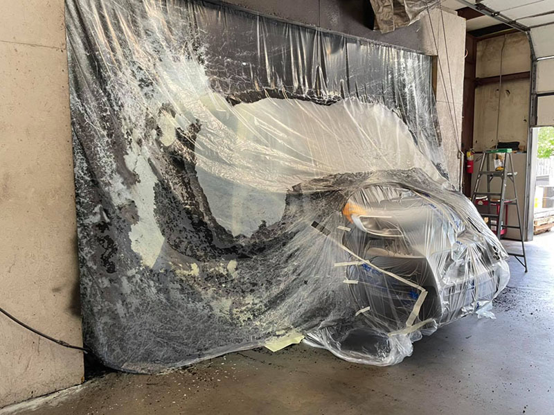 Надежная защита грузового отсека фургона? Line-X!