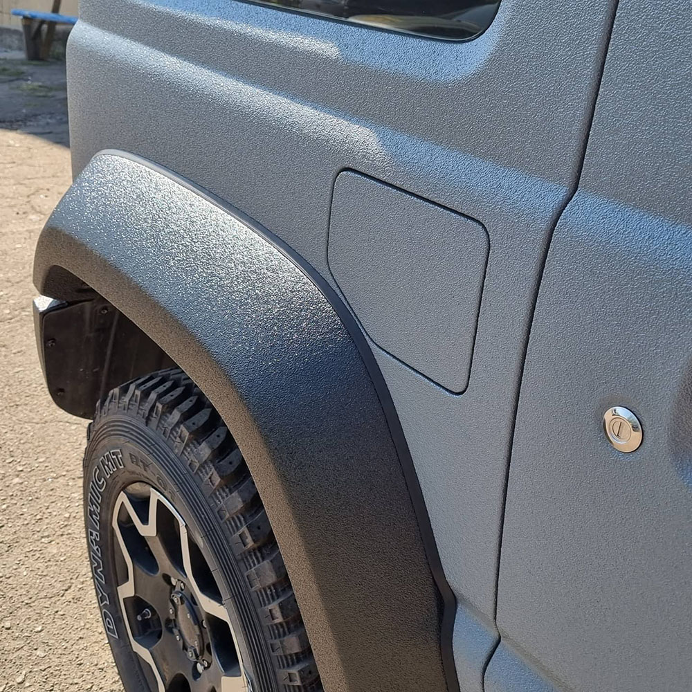 Защита миниатюрного внедорожника Suzuki Jimny покрытием Line-X