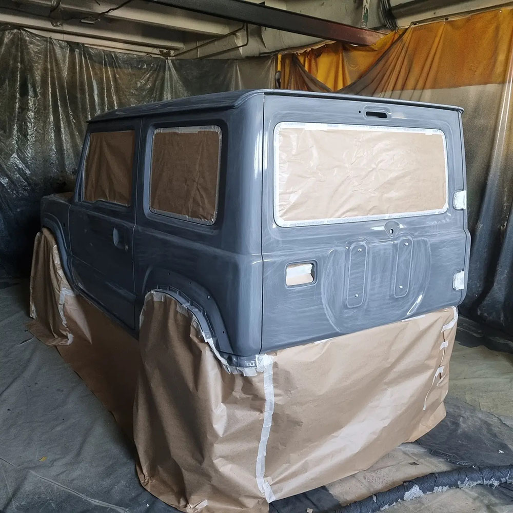 Защита миниатюрного внедорожника Suzuki Jimny покрытием Line-X