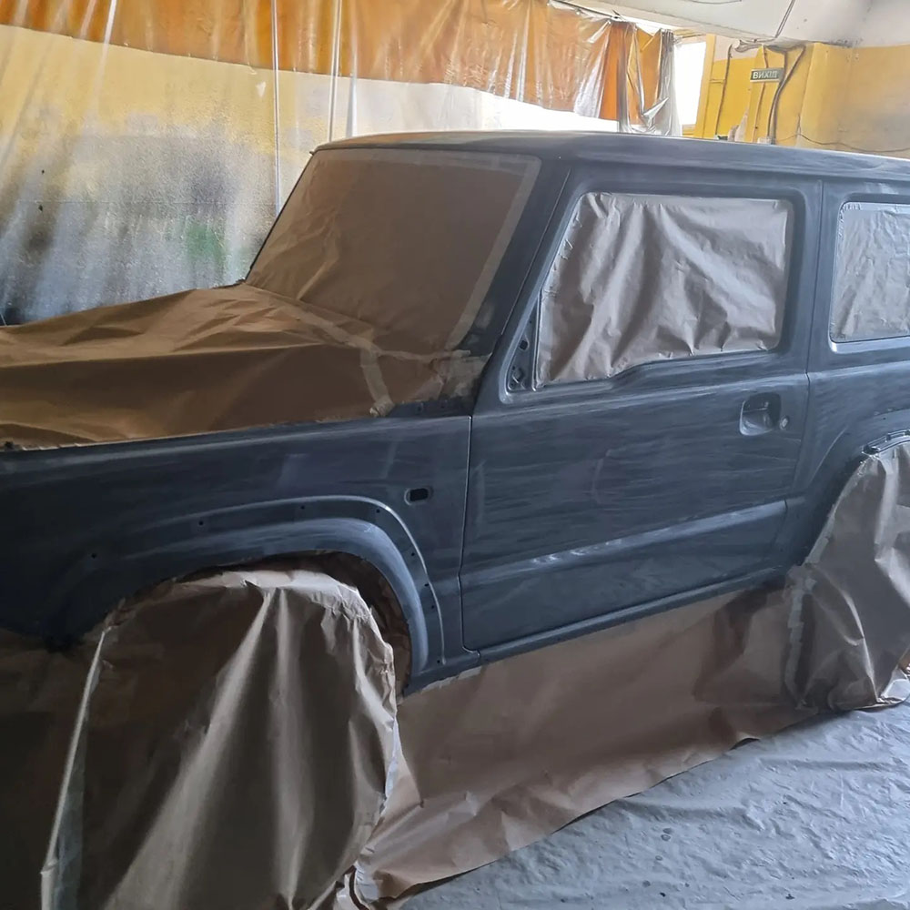 Защита миниатюрного внедорожника Suzuki Jimny покрытием Line-X