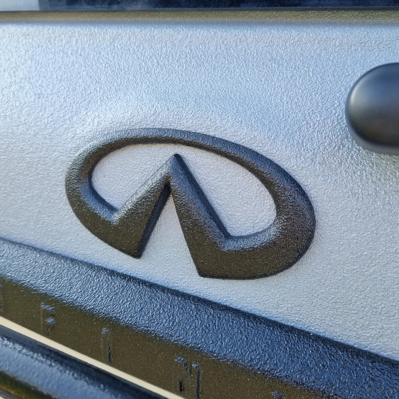 Infiniti QX56 в Line-X