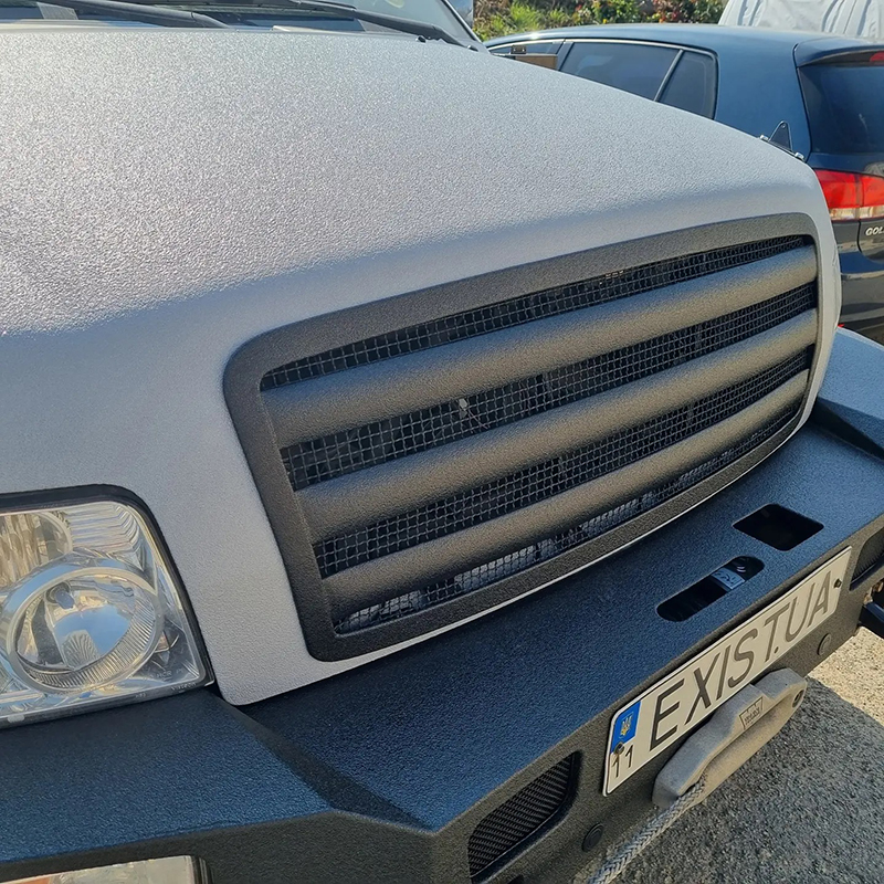 Infiniti QX56 в Line-X