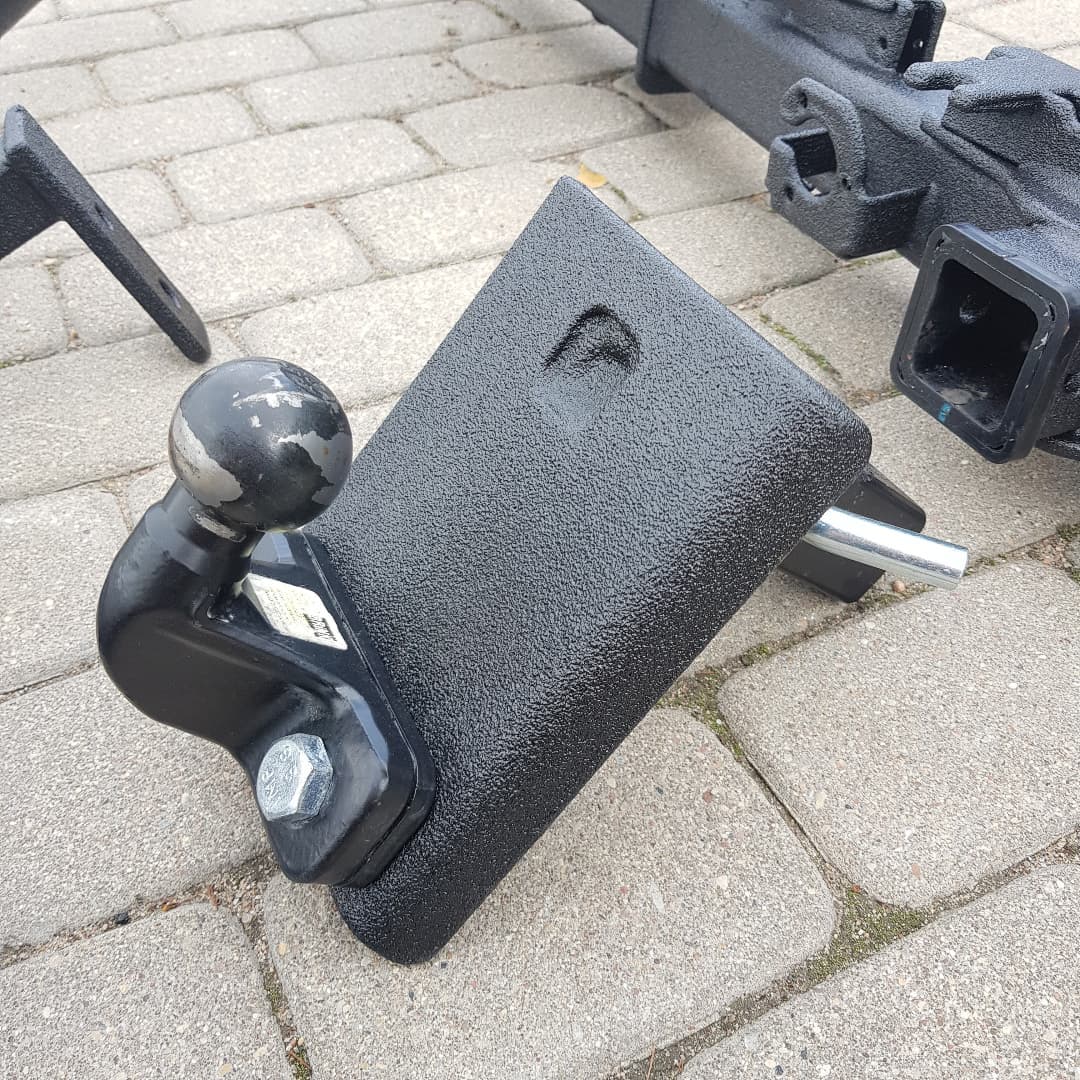 Надежная защита навесных аксессуаров полимерным покрытием Line-X