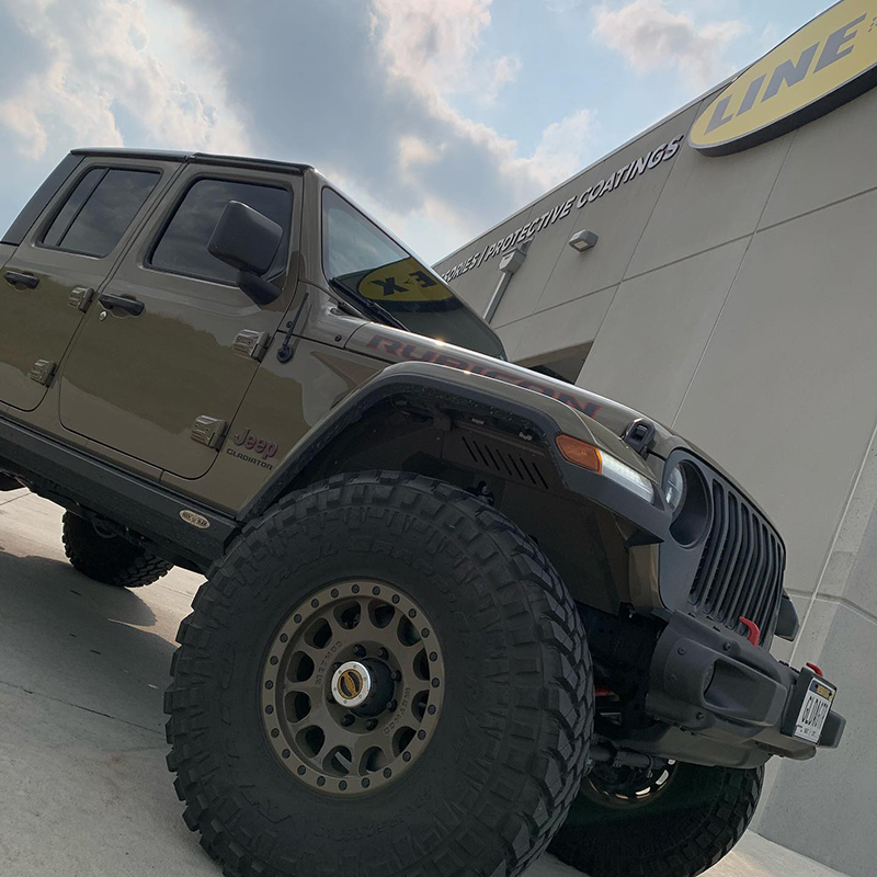 Настоящий Гладиатор использует защиту Line-X