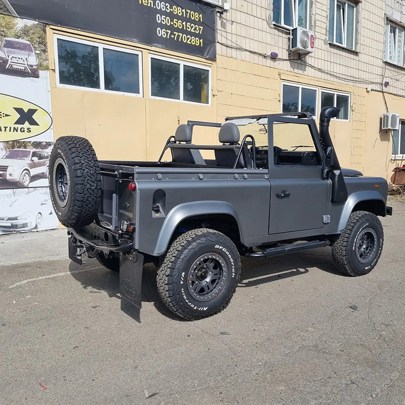 Защита багажника Land Rover Defender покрытием Line-X от механических повреждений и коррозии