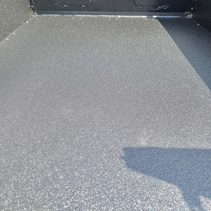 Защита багажника Land Rover Defender покрытием Line-X от механических повреждений и коррозии