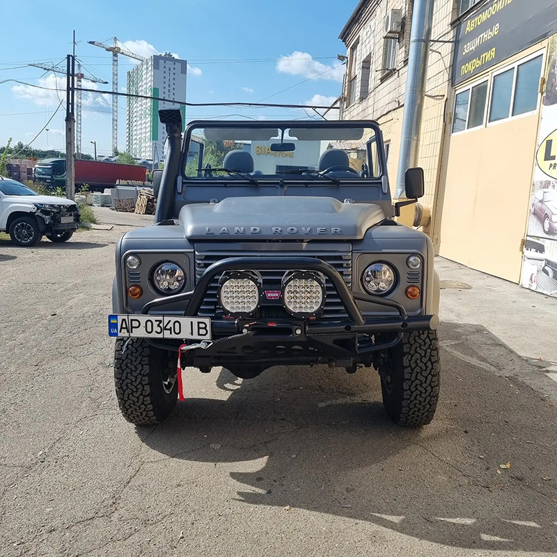 Защита багажника Land Rover Defender покрытием Line-X от механических повреждений и коррозии