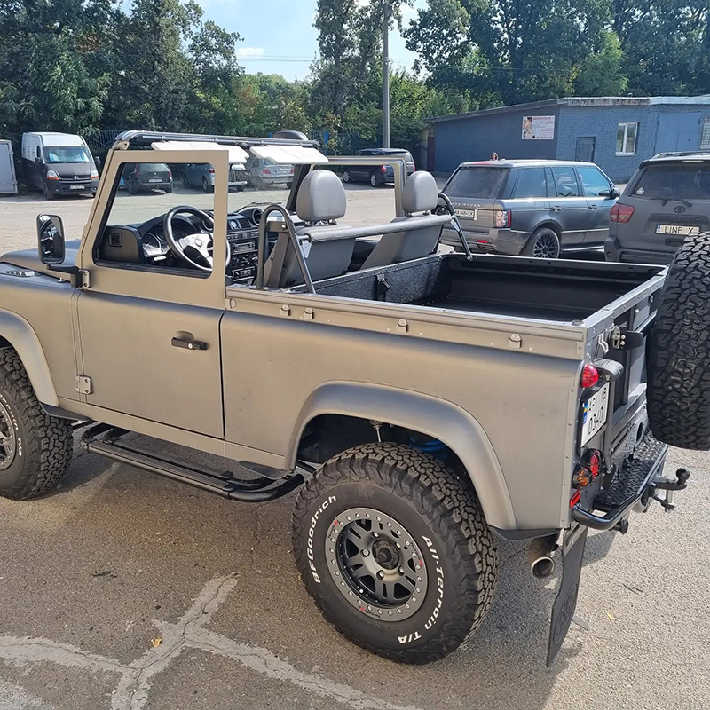 Защита багажника Land Rover Defender покрытием Line-X от механических повреждений и коррозии