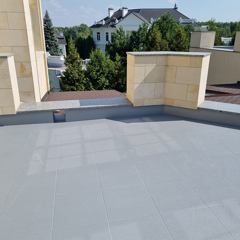 Защита и гидроизоляция кровли открытой террасы дома покрытием Line-X