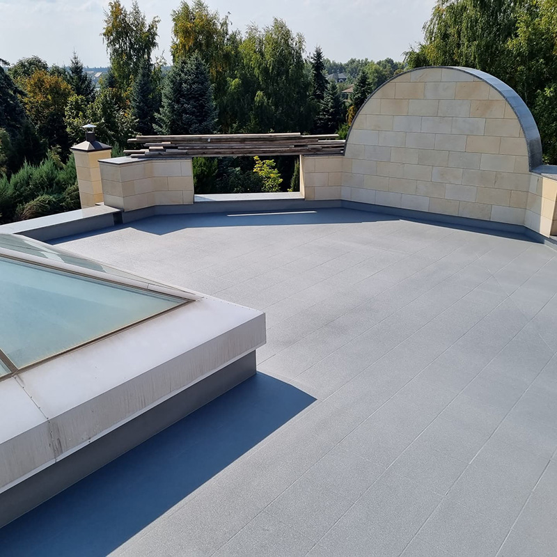 Защита и гидроизоляция кровли открытой террасы дома покрытием Line-X