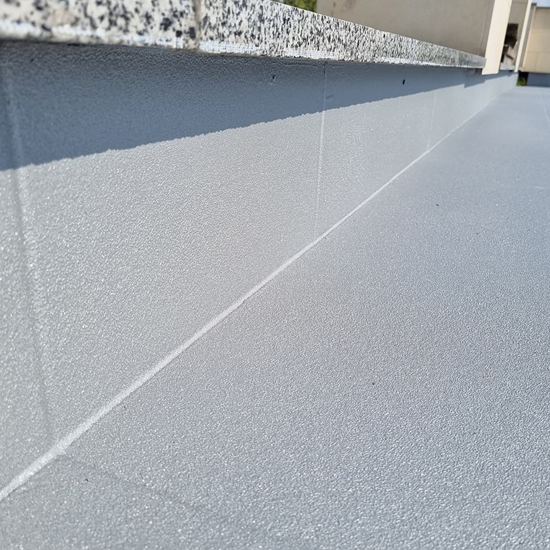 Защита и гидроизоляция кровли открытой террасы дома покрытием Line-X