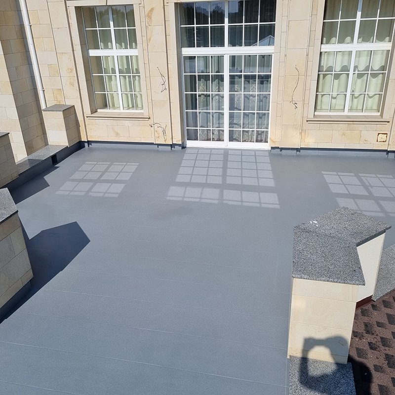 Защита и гидроизоляция кровли открытой террасы дома покрытием Line-X