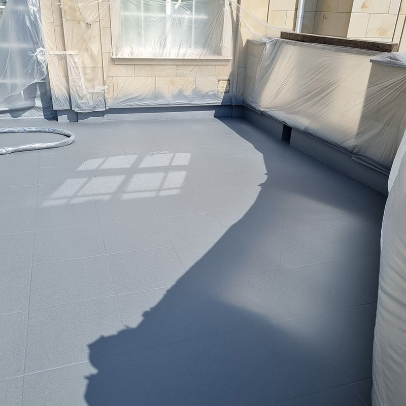 Защита и гидроизоляция кровли открытой террасы дома покрытием Line-X