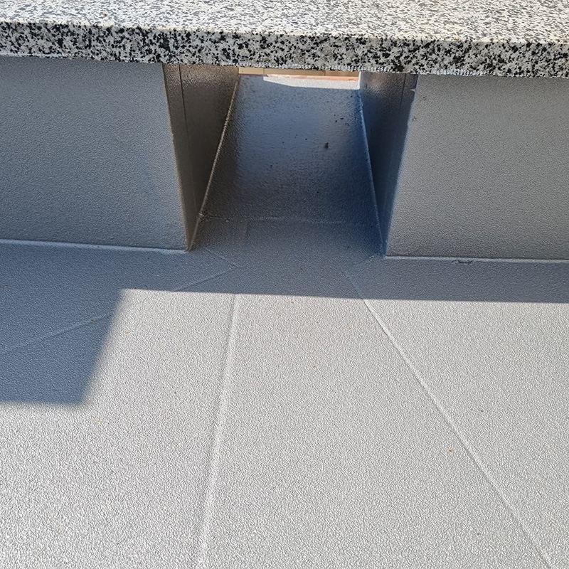 Защита и гидроизоляция кровли открытой террасы дома покрытием Line-X