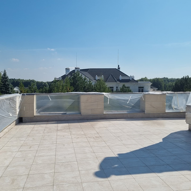 Защита и гидроизоляция кровли открытой террасы дома покрытием Line-X