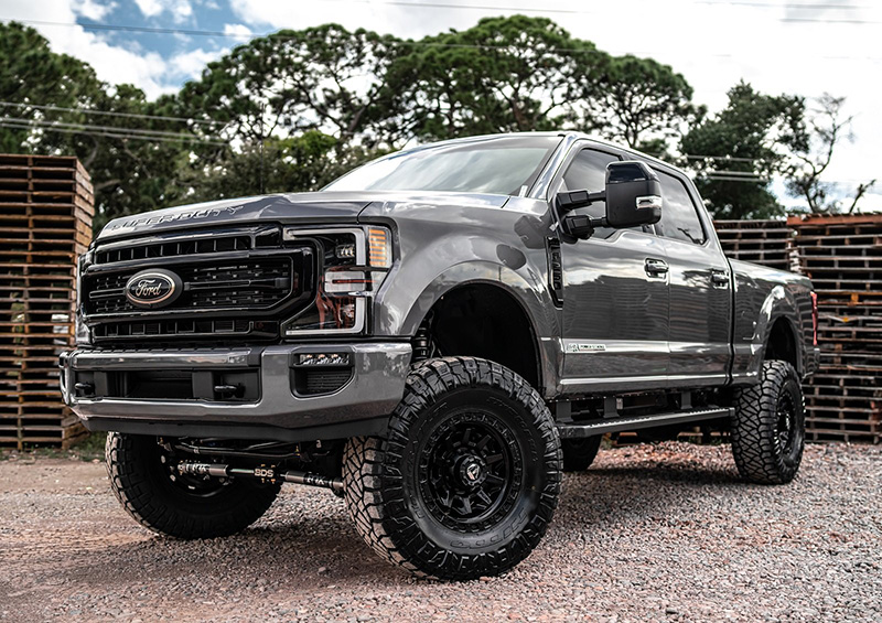Защита кузова пикапа Ford F250 полимерным покрытием Line-X