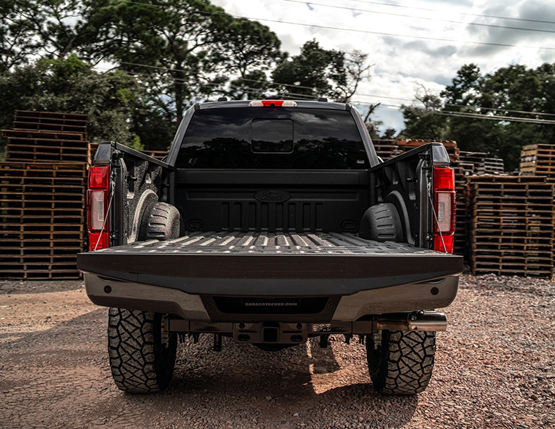 Защита кузова пикапа Ford F250 полимерным покрытием Line-X