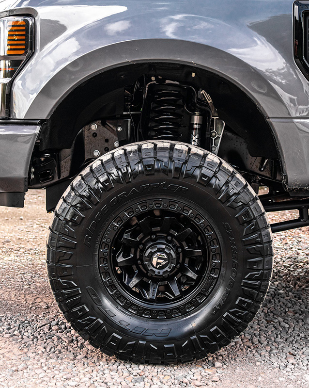 Защита кузова пикапа Ford F250 полимерным покрытием Line-X