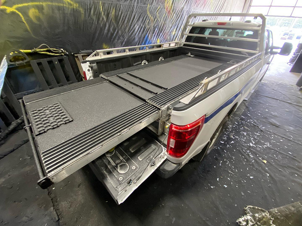 Пандус для перевозки снегохода в кузове пикапа с защитой Line-X