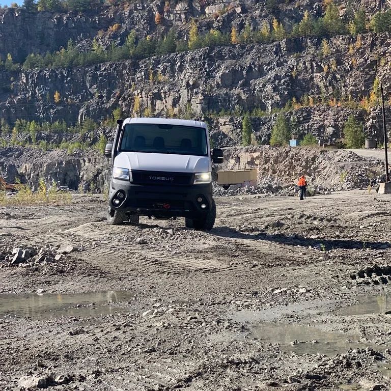 Защита шасси автобуса повышенной проходимости Torsus покрытием Line-X