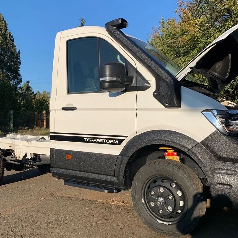 Защита шасси автобуса повышенной проходимости Torsus покрытием Line-X