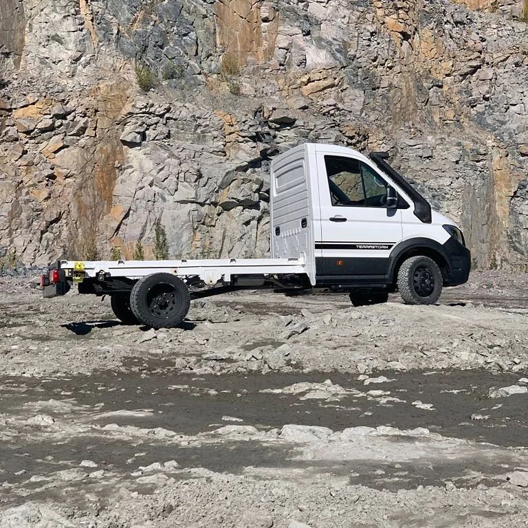 Защита шасси автобуса повышенной проходимости Torsus покрытием Line-X