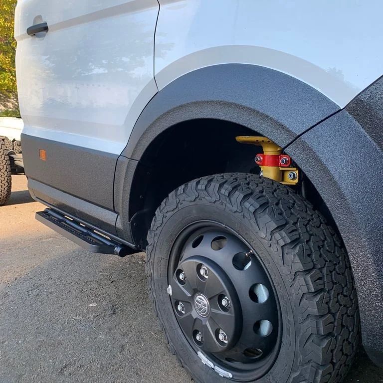 Защита шасси автобуса повышенной проходимости Torsus покрытием Line-X