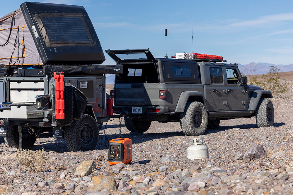 Защита крыши экспедиционного багажника Джипа покрытием Line-X