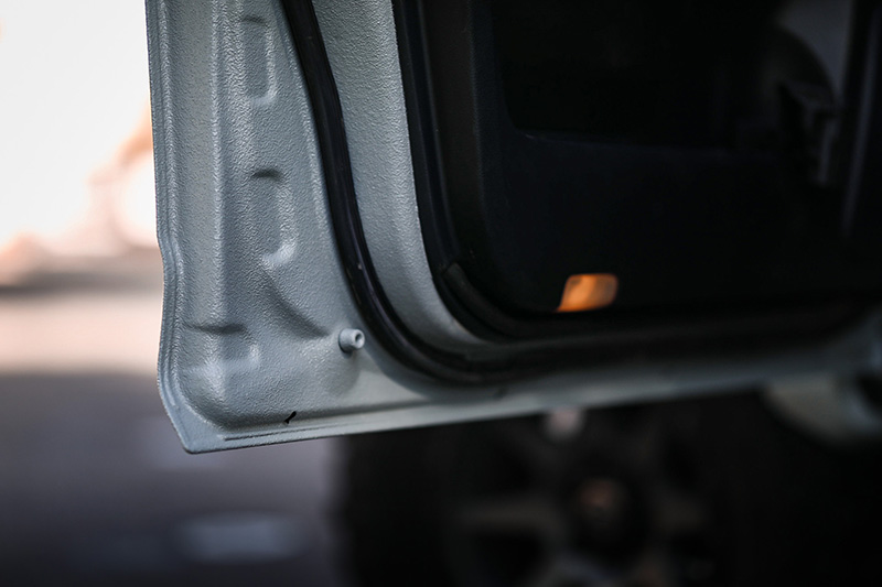Защита кузова автомобиля от механических повреждений и коррозии покрытием Line-X