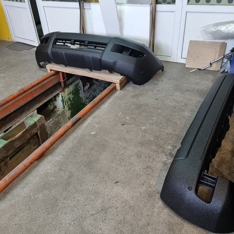 Качественная защита элементов кузова и салона автомобиля покрытием Line-X