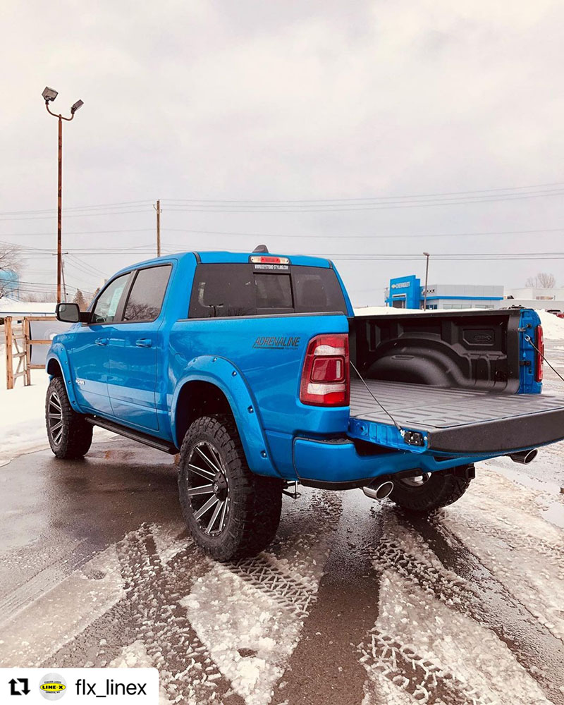 Dodge RAM – красивый и практичный с бедлайнером из Line-X