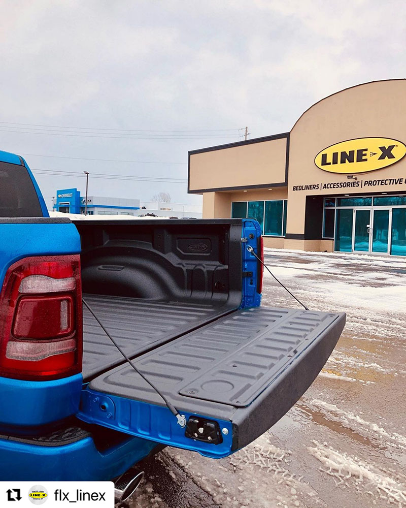Dodge RAM – красивый и практичный с бедлайнером из Line-X