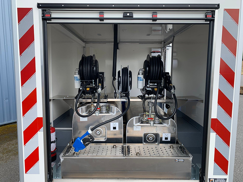 Защита фургона дорожной службы покрытием Line-X